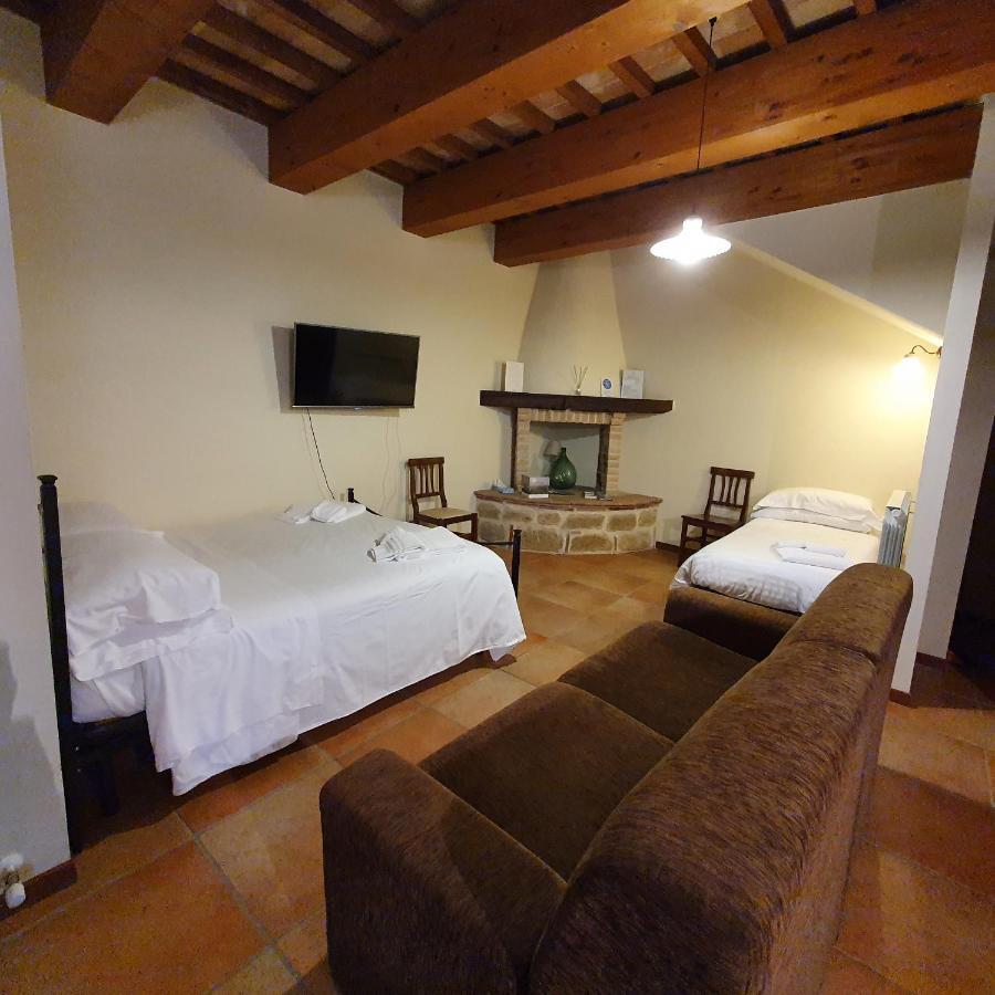 Pietra Maula Agriturismo Кастельраймондо Экстерьер фото